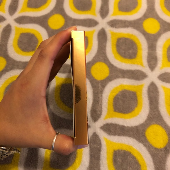 Make Up - Picture 4 of 5